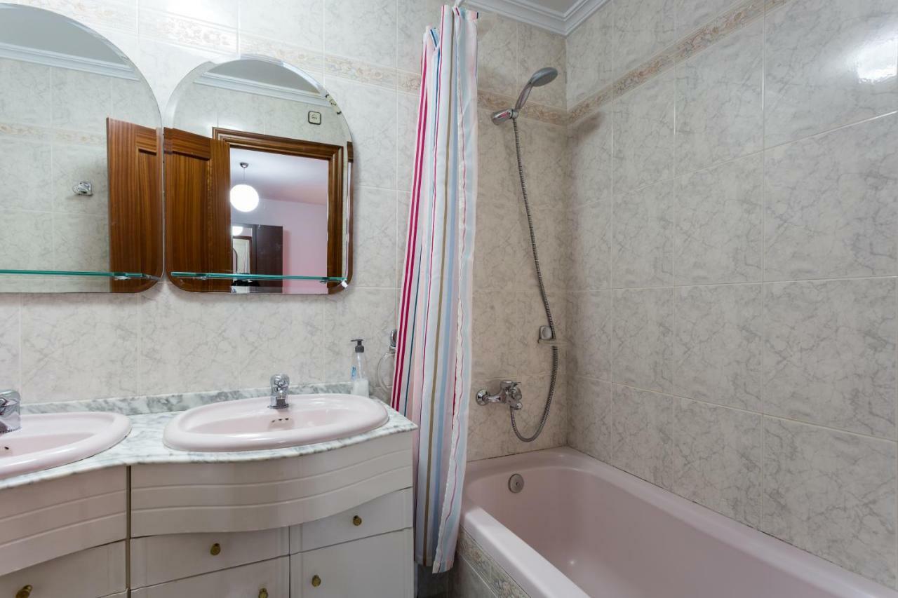 Holi-Rent Albareda Apartment Seville Exterior photo