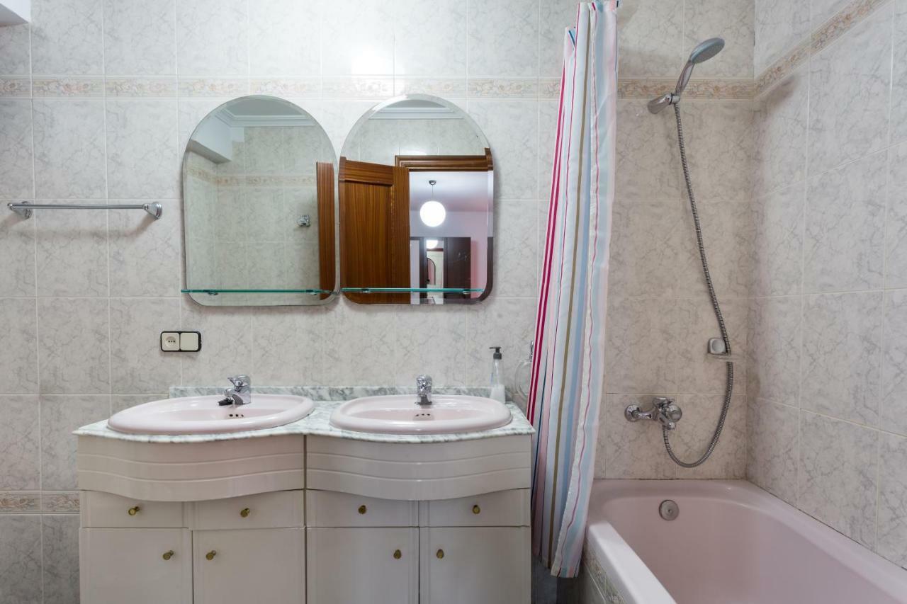 Holi-Rent Albareda Apartment Seville Exterior photo